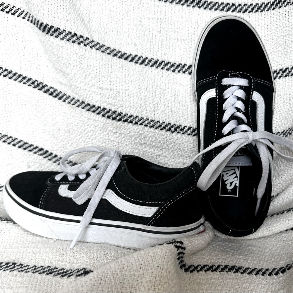 Vans classic “old skool” kids size 3